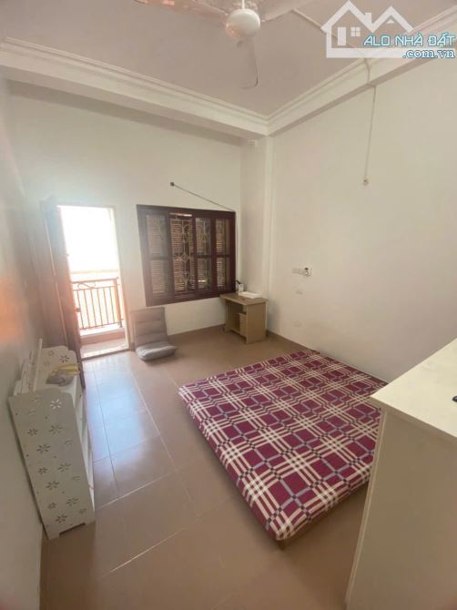Cho thuê nhà nguyên căn ngõ 45 phố Hoa Lâm, Việt Hưng, Long Biên. Dt 30m x 4 tầng, giá - 1