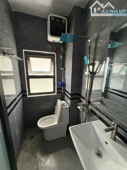 Cho Thuê CCMN 326 Nguyễn Trãi Thanh Xuân 30m2 Gác Xép + Giường Ban Công Thang Máy Trống 24 - 12
