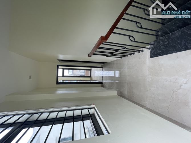 *Đầu Ngõ Phố Trạm-135m Thổ cư x 4 Tầng Xây Tâm huyết - Kinh Doanh - Ô Tô Đỗ-Tương Lai đỉnh - 12