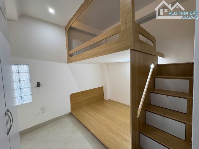 Cho Thuê CCMN 326 Nguyễn Trãi Thanh Xuân 30m2 Gác Xép + Giường Ban Công Thang Máy Trống 24 - 18