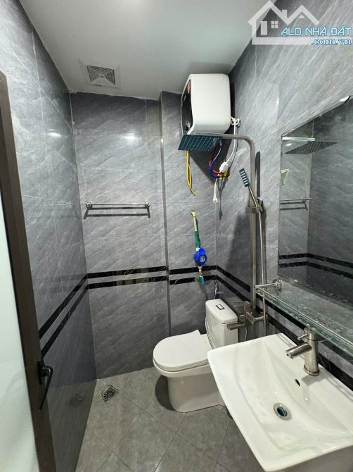 Cho Thuê CCMN 326 Nguyễn Trãi Thanh Xuân 30m2 Gác Xép + Giường Ban Công Thang Máy Trống 24 - 21