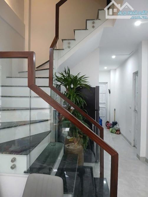 🔥 SIÊU PHẨM THẠCH BÀN! 46M², 5 TẦNG, GARA Ô TÔ, THANG MÁY – 11 TỶ! - 2
