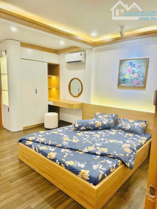 Bán Nhà 2 Mặt Tiền Hẻm 8m- CMT8- Giáp Q3- 4mX16m- 6Tầng- Kinh Doanh Đỉnh- ÔTô Đỗ Trong Nhà - 2