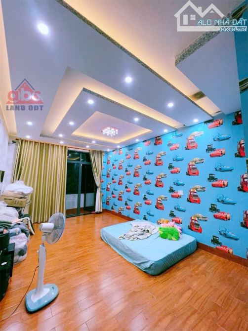 Bán nhà 1trệt 4 lầu ngay TTTM vincom P.Tân Tiến TP.Biên Hoà . - 2