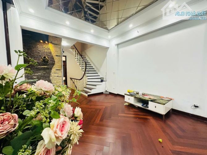 NHÀ ĐẸP PHÂN LÔ KHUẤT DUY TIẾN - GARA Ô TÔ, 55M X5T, MT4M - GIÁ HƠN 17 TỶ - 2