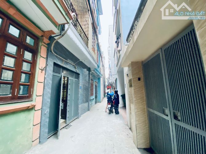 Bán nhà Dịch Vọng Hậu, Cầu Giấy. Lô góc gần ĐHQG. 47m2 5 tầng 10 tỷ - 2