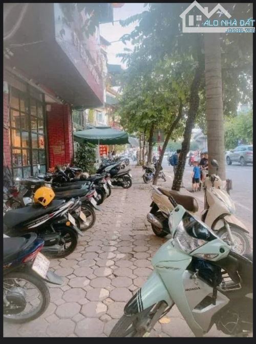 Cần bán nhà 2 mặt phố Hào Nam diện tích 105m,5tầng. - 2