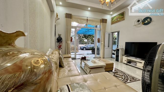Giá rẻ 11,5 tỷ. Bán biệt thự 1T1L  khu cư xá Phúc Hải Tân Phong. 11,2x22 nở hậu. SHR - 2