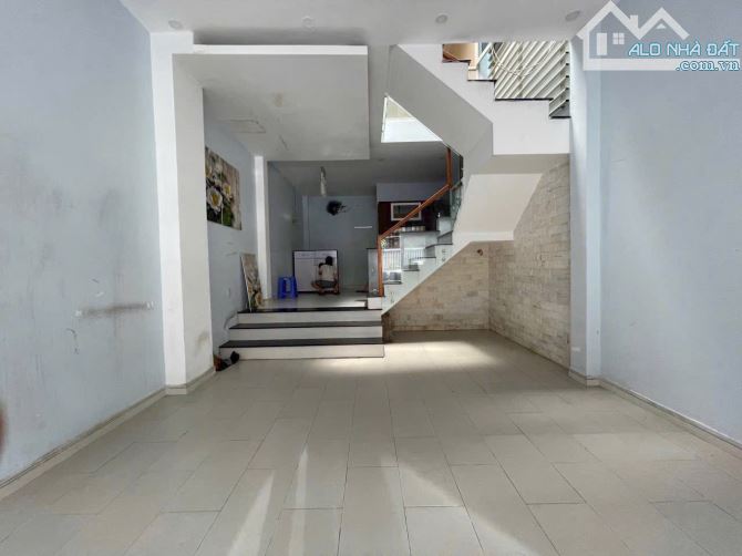 Xót lại 1 căn!!! Nhà nhỏ xinh hiếm có, DT 4,5x12. 2 tầng. đang cho thuê 15tr/th giá 9,5 tỷ - 2