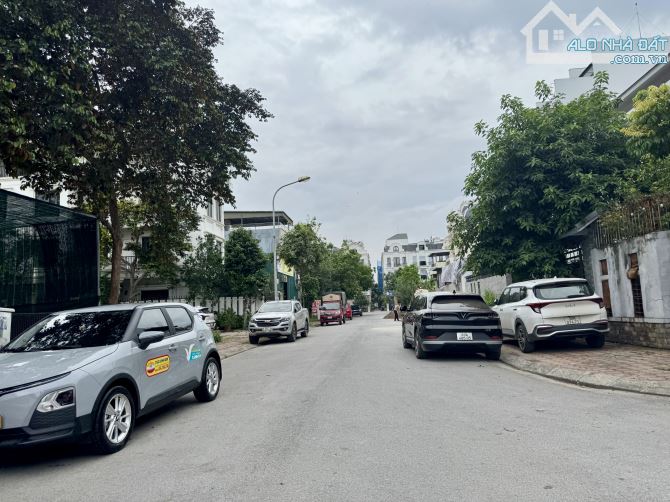 Đất TĐC 7.2ha Trâu Quỳ, 2 mặt tiền trước sau, Gần hồ điều hoà, DT 125m2 mt 6.5m giá đầu tư - 2