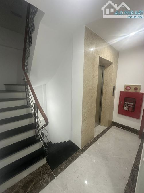 Hiếm có MP Vương Thừa Vũ 75m² 8 tầng lô góc vỉa hè rộng toà văn phòng 52.5 tỷ - 2