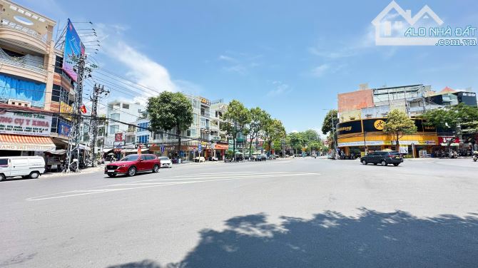 Bán Căn Nhà chiều Ngang 7,7 m2 Mặt Tiền Đường Lê Thánh Tôn Cách Biển 700m - 2