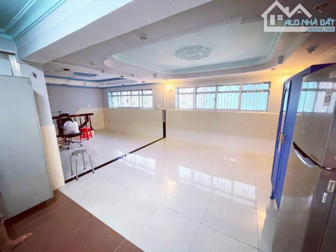 Nhà mặt tiền đường Quận 4, Diện tích rộng  67m2, 4 tầng, giá 15.5 tỷ - 2