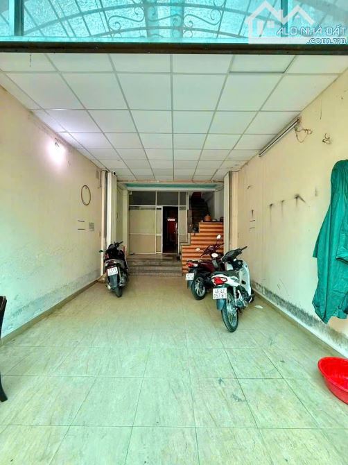 NGUYỄN KIỆM -9 CHDV - HẺM NHỰA 8M THÔNG - ĐỐI DIỆN B.V 175 - 13 T.Ỷ TL - 2