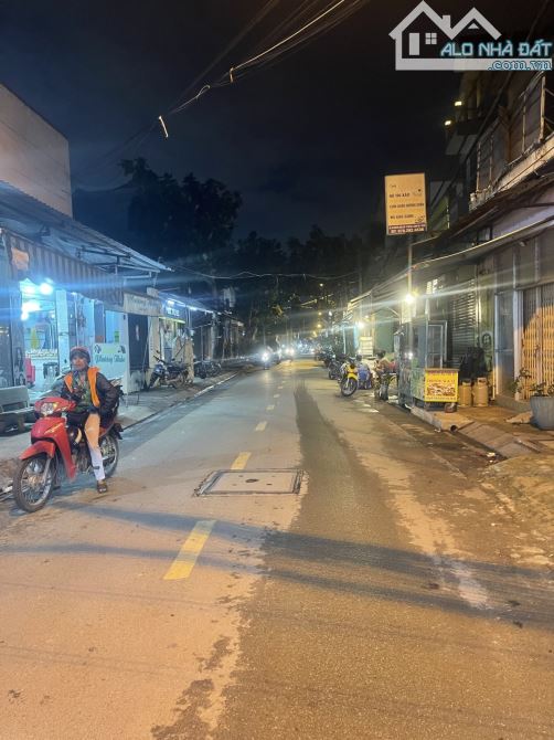 MẶT TIỀN KINH DOANH ĐA NGHÀNH NGHỀ --SÁT CHỢ HỒ VĂN LONG --134M2--2 TẦNG --GIÁ CHỈ :5.5 TỶ - 2