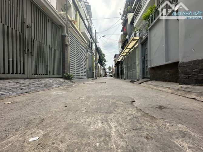 Ngộp giảm "1 tỷ"! Bán đất tặng nhà 3 tầng 90m2 - hẻm xe hơi - ngay chợ Nguyễn Xí - 2