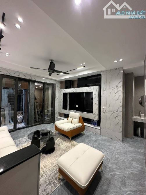 🏡 NHÀ ĐẸP VĂN MIẾU - 7 TẦNG THANG MÁY - NGÕ RỘNG THOÁNG - 11.85 TỶ - 2