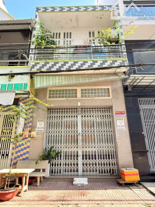 BÁN NHÀ 2 MẶT TIỀN TRƯỚC SAU KHÔNG BỊ LỘ GIỚI KHU BÔNG SAO P. BÌNH ĐÔNG ( P5 Q8 cũ ) - 2
