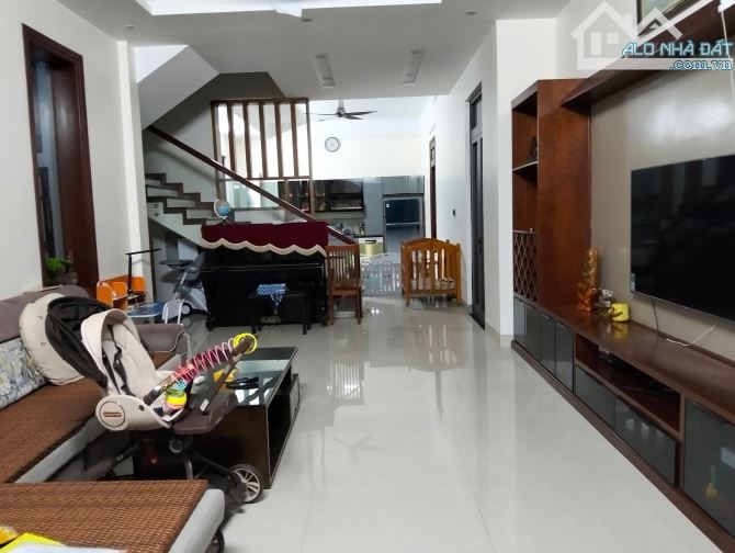 Bán nhà KĐT Đông Sơn - Thanh Hoá 195m2, 3 tầng 5 PN - Giá chỉ 12 tỷ - 2