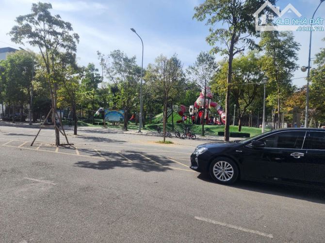 Bán đất nhìn vườn hoa Yna . dt 88m . mt 5.5m . hướng TN . giá 8 tỷ 5 - 2