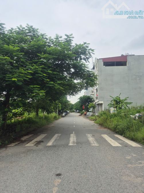 Bán đất Yên Mẫn . Vạn An . dt 70,4m . mt 4,5m . hướng ĐN . giá 5 tỷ 9 - 2