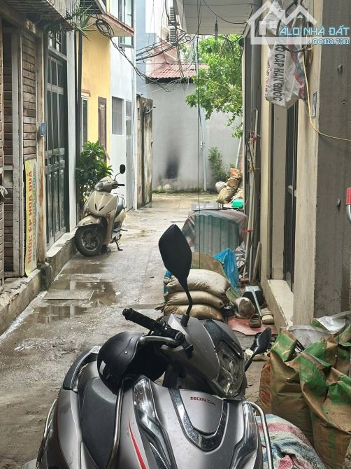Hót- kiếm đâu ra căn thứ 2 - Cầu Tự Khoát - Thanh Trì 35m 3 tầng chỉ hơn 3 tỉ - 2