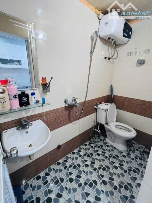 Bán nhà 2,5 tầng về ở luôn ngõ 169 Trần Nguyên Hãn - 2