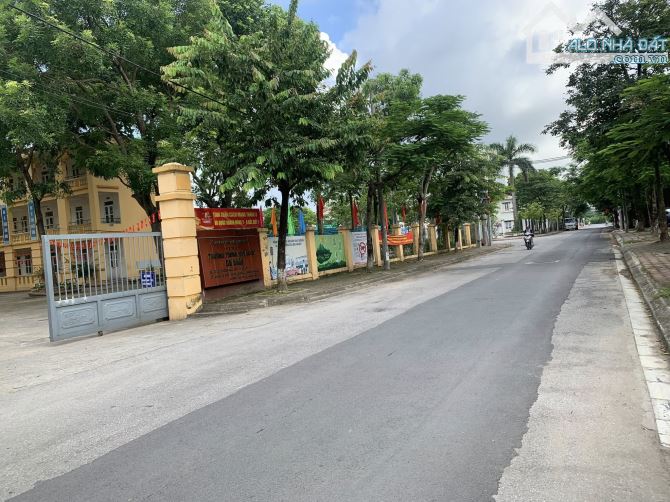Bán đất đường Bát Khối, LB, 160m, MT 11m, vỉa hè, ô tô tránh, KD, gần Hồ, 21.5 tỷ. - 2