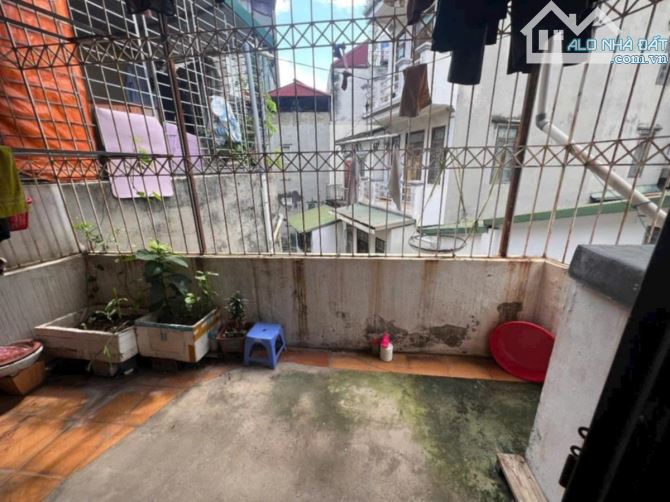 GIÁ ĐẦU TƯ- BÁN ĐẤT TẶNG NHÀ BA ĐÌNH- GẦN PHỐ- 40M2- 3 TẦNG. GIÁ 5.5 TỶ♨️ - 2