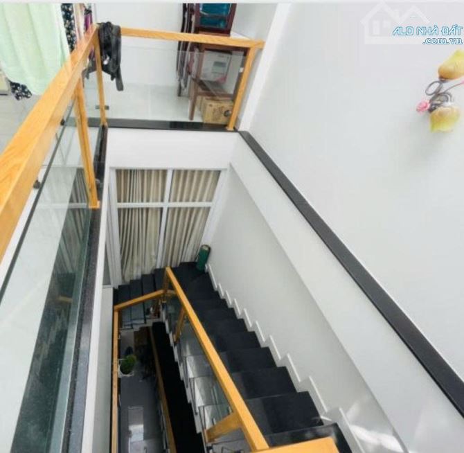 BÁN NHÀ 1 TRỆT 2 LẦU GẦN BIỂN BÃI SAU HOÀNG HOA THÁM VŨNG TÀU HẺM Ô TÔ  75m2 GIÁ 8t3 - 2