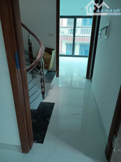 BÁN NHÀ LÔ GÓC – 15M RA ĐƯỜNG Ô TÔ TRÁNH – HÀNG XÓM VINCOM 36m2 giá 5.75 tỷ - 2