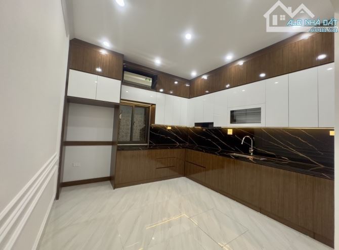 BÁN NHÀ MỚI CỰC ĐẸP GIÁ TỐT PHỐ XUÂN LA 51M2 - 6 TẦNG - 3.8M MẶT TIỀN - 13.5 TỶ - GẦN PHỐ - 2