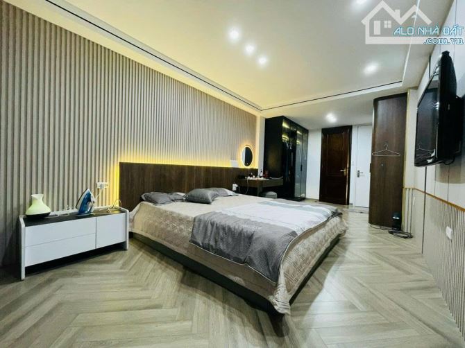 Bán nhà Phân lô, Ô tô - Phố Đội Nhân, Ba Đình - DT50, MT4m - Giá 14 tỷ - 2