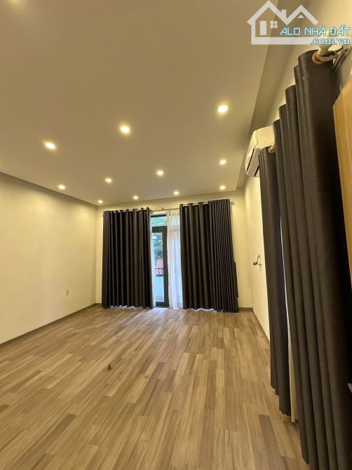Cho thuê nhà 3 tầng, mặt tiền đường Đỗ Quang, Thanh Khê, Đà Nẵng. DT 50m2. Giá 16 triệu - 2