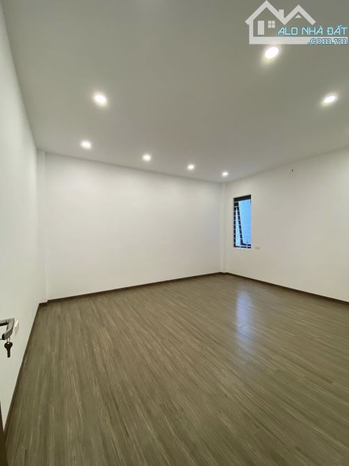 Bán nhà phố Triều Khúc- Ngõ Thông KD - 80m2  Giá 13 tỉ - 2