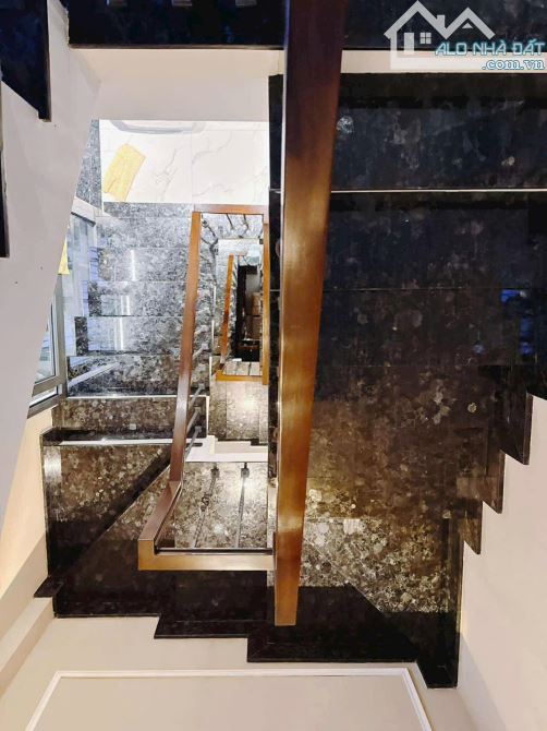 BÁN NHÀ SIÊU ĐẸP 5 TẤM Q4 GIÁP Q1 KHU DÂN CƯ 5 TẤM ĐỒNG BỘ GIÁ 8TỈ TÍ SỔ RIÊNG KHU HIẾM - 2