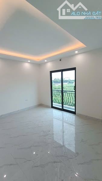 BÁN GẤP NHÀ 3 tầng ô tô vào nhà, Sát Đại lộ Thăng Long VÀO Ở NGAY giá tốt nhất khu vực! - 2