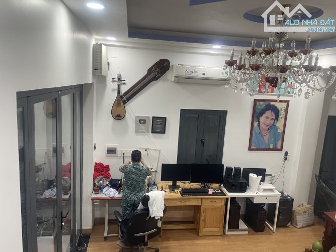 Bán nhà nghệ sĩ Bảo Chung - DT : 146m2 = 7*20 giá chỉ 7 tỷ - 2
