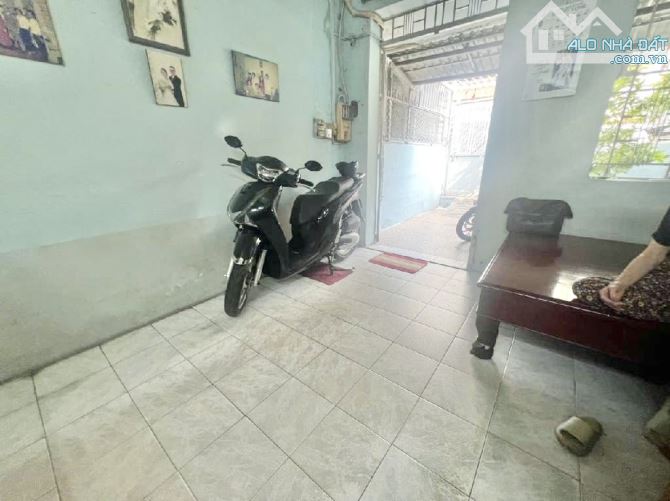 Hẻm xe hơi gần chợ Bà Chiểu - 4mx20m, nhà cũ tiện xây - 19 tỷ - 2