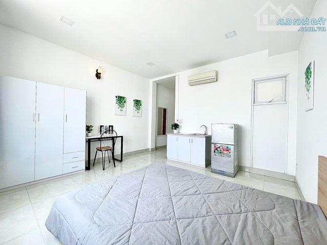 Căn hộ ngay trung tâm quận 4, cửa sổ lớn đón nắng, gần Đại học Luật, công viên Khánh Hội - 2