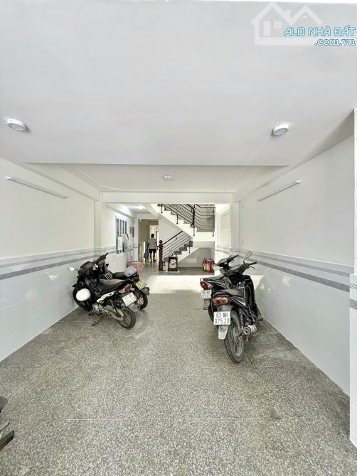BÁN TÒA CHDV - 6 TẦNG - 20 PHÒNG - NGAY ĐH VĂN LANG - ĐƯỜNG 10M - Doanh Thu CAO - 2