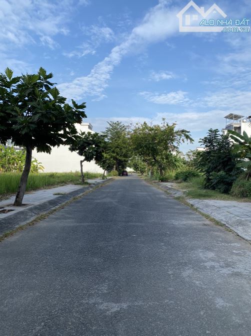 Bán đất biệt thự Thủ Thiêm mặt đường 53 phường Bình Trưng Đông gần chợ (352m2) 105 tr/m2 - 2