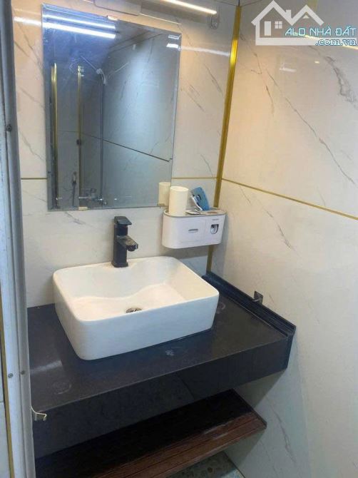 Cho thuê nhà ngõ 30 Cát Linh, phường Cát Linh, Đống Đa, HN. DT 30m x 2 tầng, giá 8tr - 2
