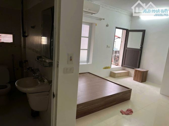 Cho thuê nhà nguyên căn phố Huế - Hai Bà Trưng – Hà Nội. DT 23m x 4 tầng, giá 9tr - 2