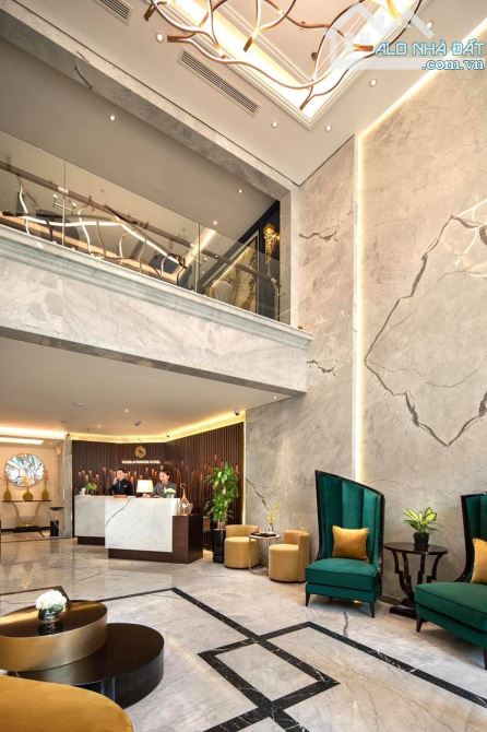 Bán Khách Sạn Mặt phố Hàng Bông - 200m ra Hồ Gươm- DT 180m2 - 11T - MT 7.5m - 43P - 175 Tỷ