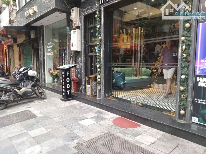 Bán Nhà mặt phố Hàng Buồm - 250m ra Hồ Hoàn Kiếm - 450m2 - Mặt tiền 15m - Giá 269 tỷ