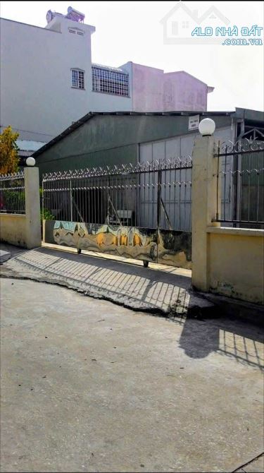 Cho thuê kho 300 m2 gần chợ An Thới 10 triệu - 3