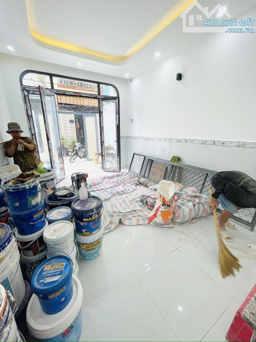 NHÀ ĐẸP VỊ TRÍ Q4 ĐẸP Mặt Tiền  ĐÚC 4T NGANG 3.7 X 16 M - 3
