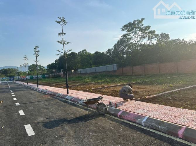 Ngay Sát Đại Học Quốc gia Ngã Tư Hoà Lạc Mặt Kinh Doanh Đỉnh DT:100m2 Bám Đường QL cực hếm - 3