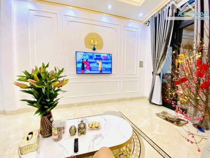 Chính Chủ Bán Nhà Thạch Bàn Ngõ Thông Ra AEON 2p Qua Trung Tâm 10p Trường Các Cấp - 3